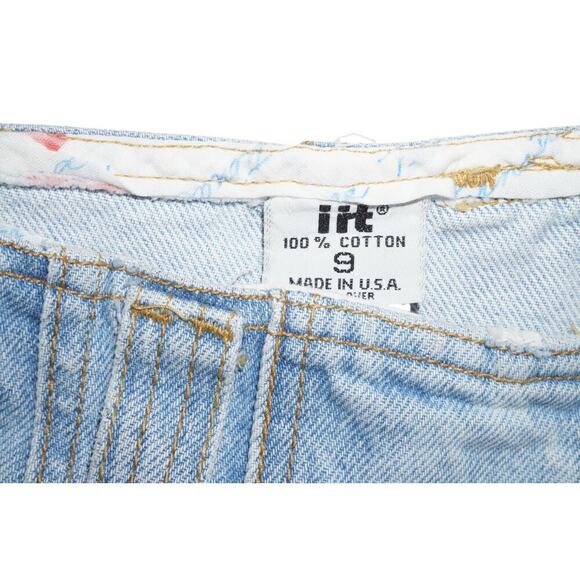 Vintage iT High Waisted Light Wash Denim Shorts - Size 9 - Made in USA* - Picture 5 of 7